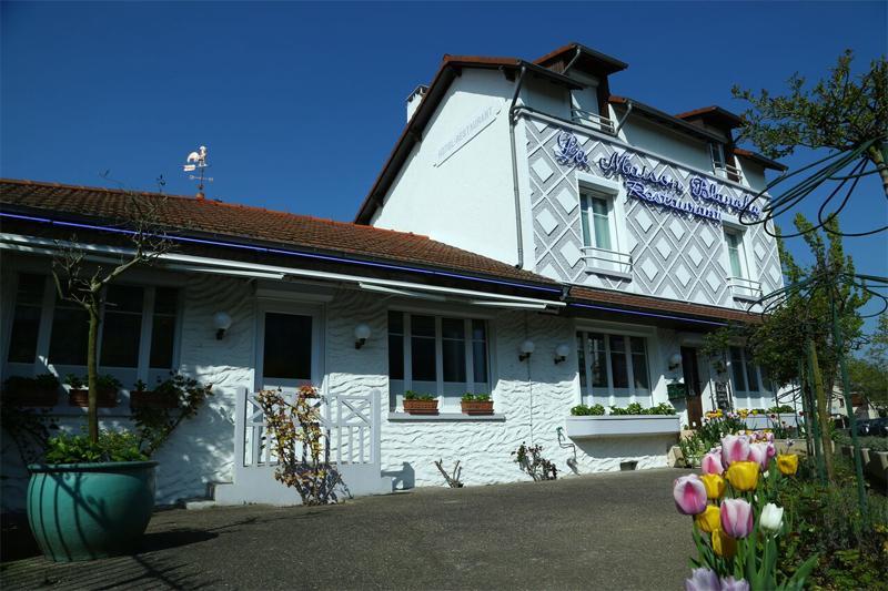 Hotel Restaurant Maison Blanche Rungis Bagian luar foto